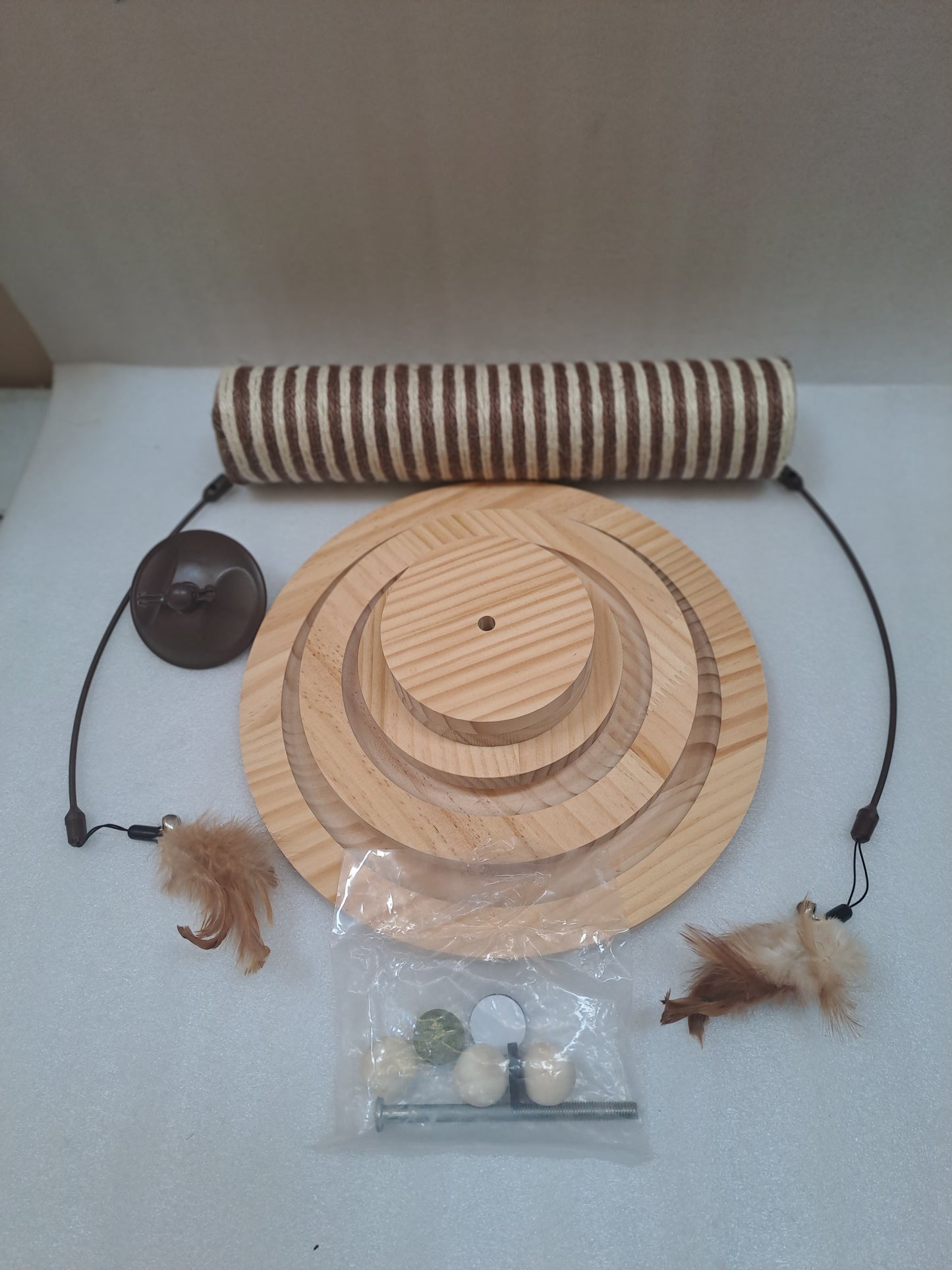 Juguete Rascador de Poste con Plumas