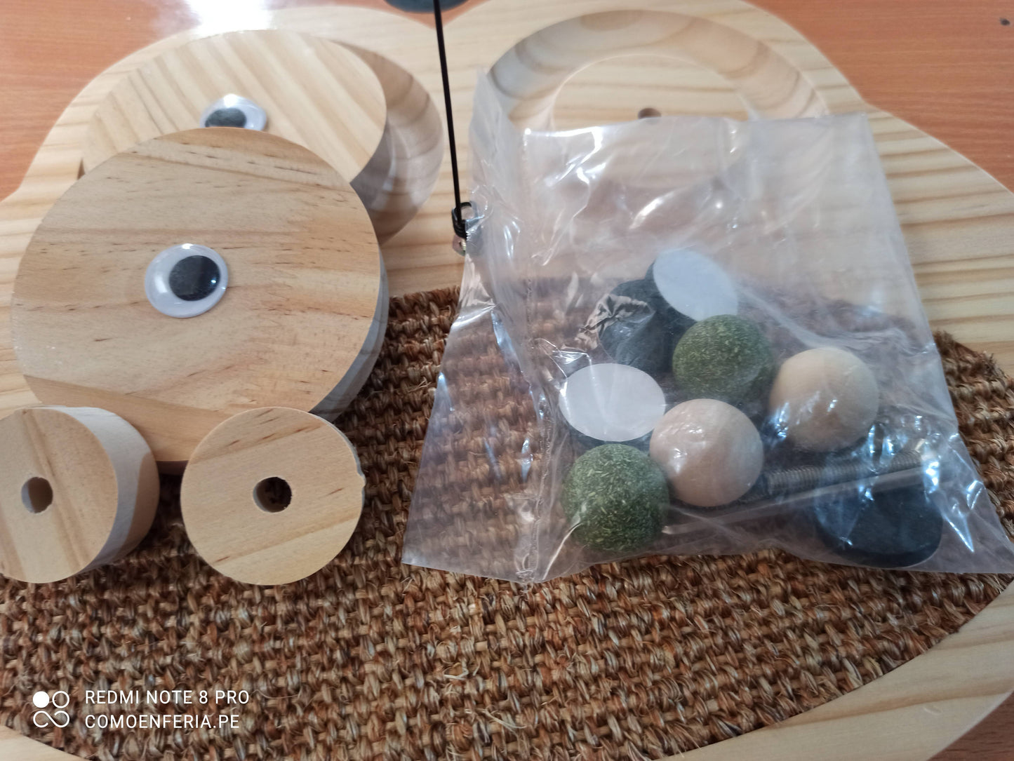 Juguete Rascador Interactivo Frogg de Madera